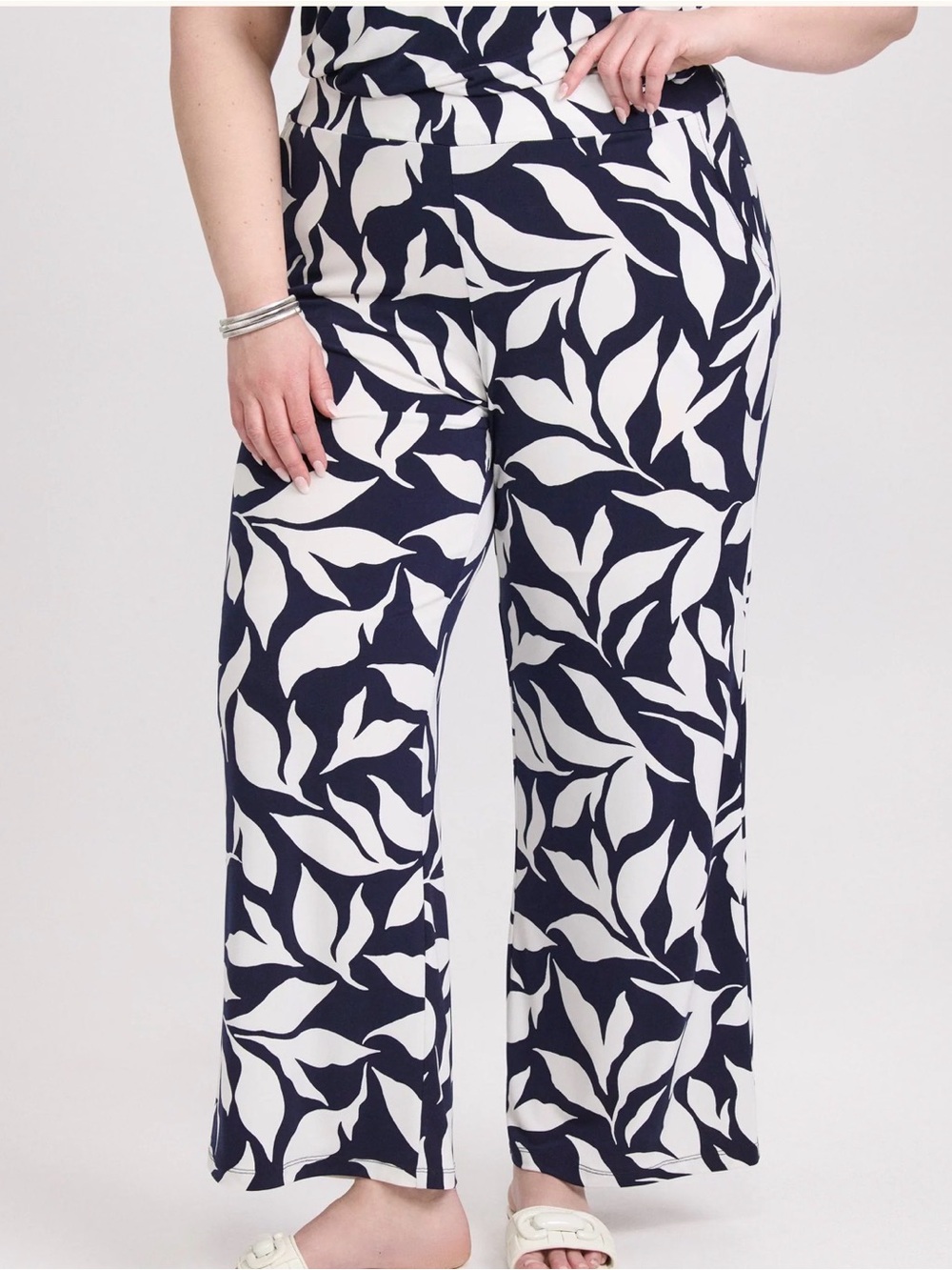 Laura- Leaf-Print Wide Leg Pants in Navy & White, NWT- XL - Picture 4 of 6